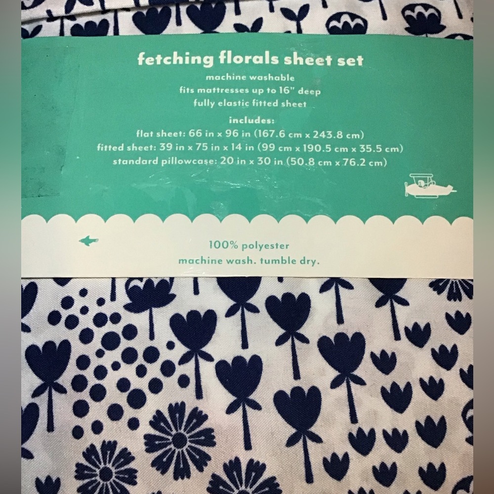 New Pillowfort 3 Piece Twin Sheet Set - Picture 2 of 3